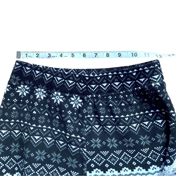 Fleece leggings in black grey and white snowflake patterns - Picture 4 of 4